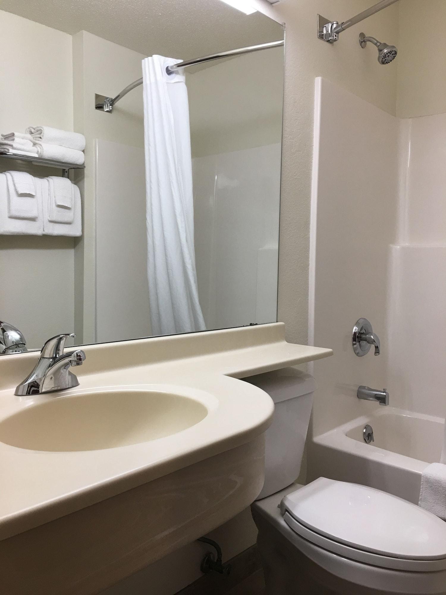 Microtel Inn & Suites By Wyndham Rice Lake Esterno foto