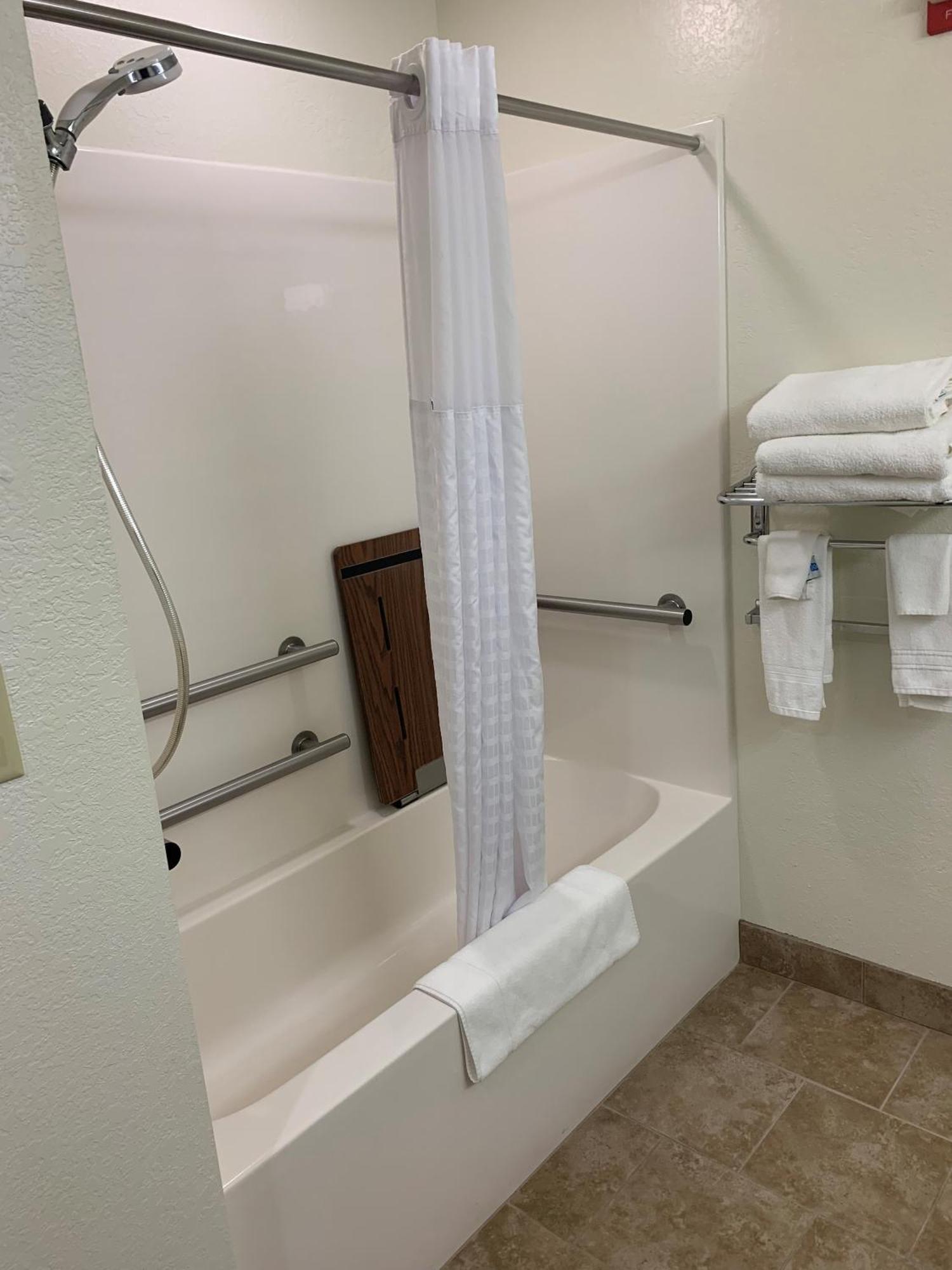 Microtel Inn & Suites By Wyndham Rice Lake Esterno foto